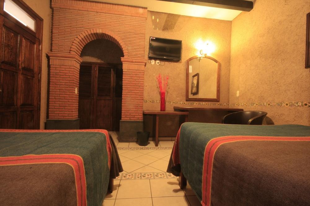 Hotel Regis Uruapan  Exterior photo